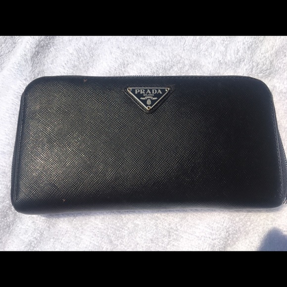 prada saffiano travel